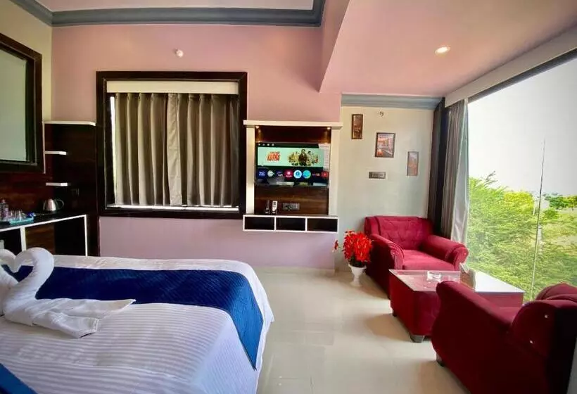 R M Resort   Luxury Rooms With Pool
