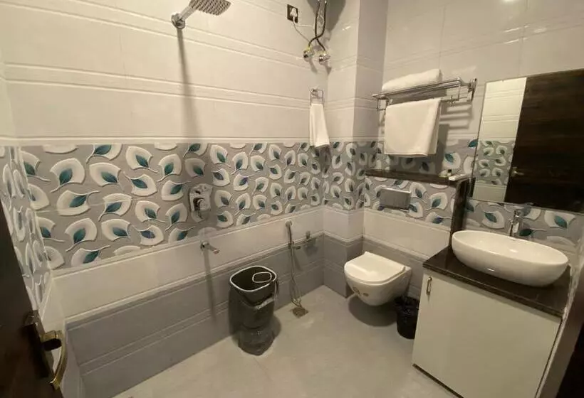 R M Resort   Luxury Rooms With Pool