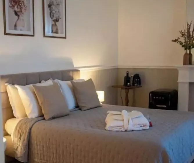 تختخواب و صبحانه De Maître De Vaughan