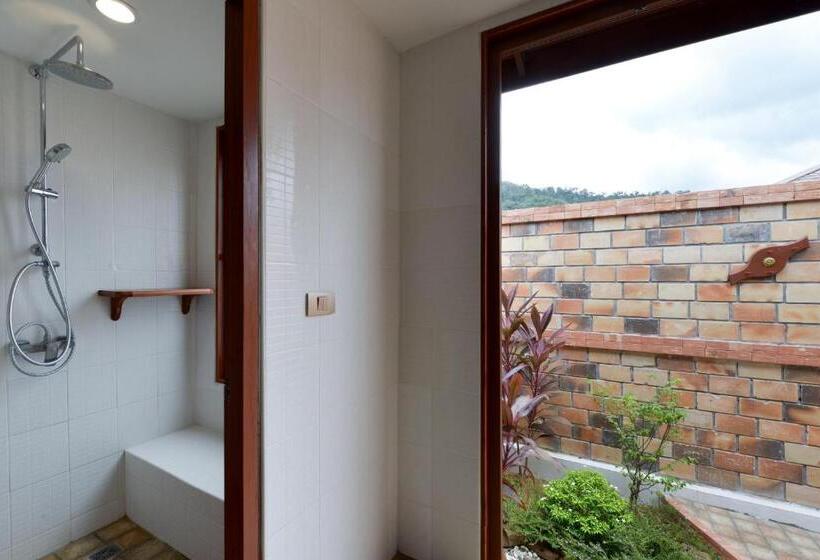 Pingchan Koh Phangan Beachfront Resort