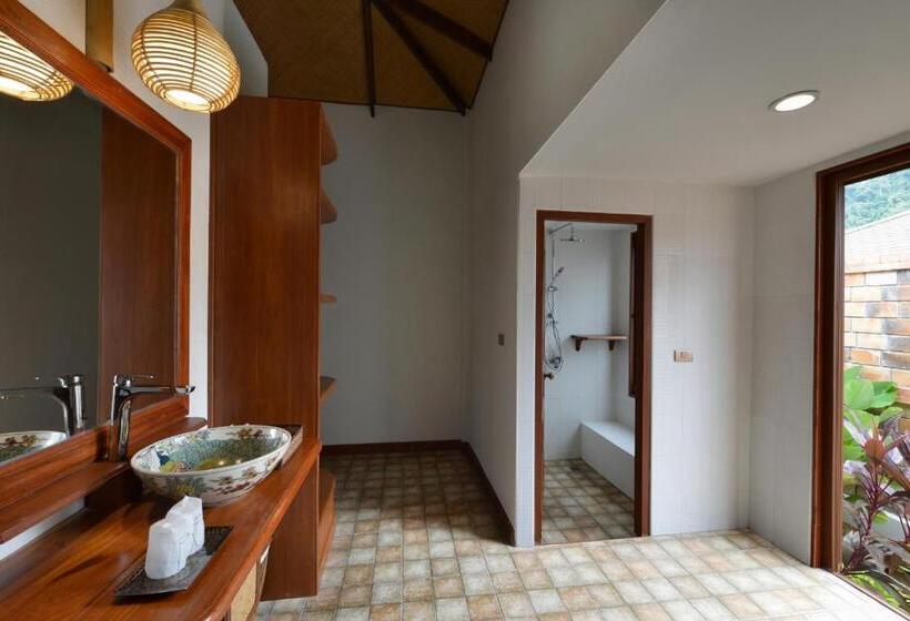 Pingchan Koh Phangan Beachfront Resort