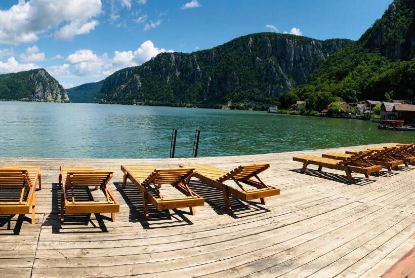 پانسیون Casa Camelia