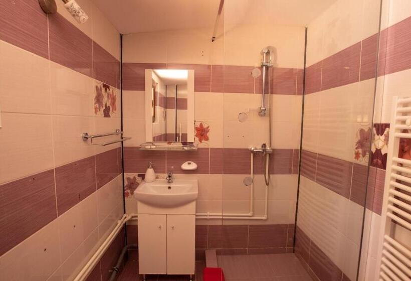 پانسیون Casa Camelia