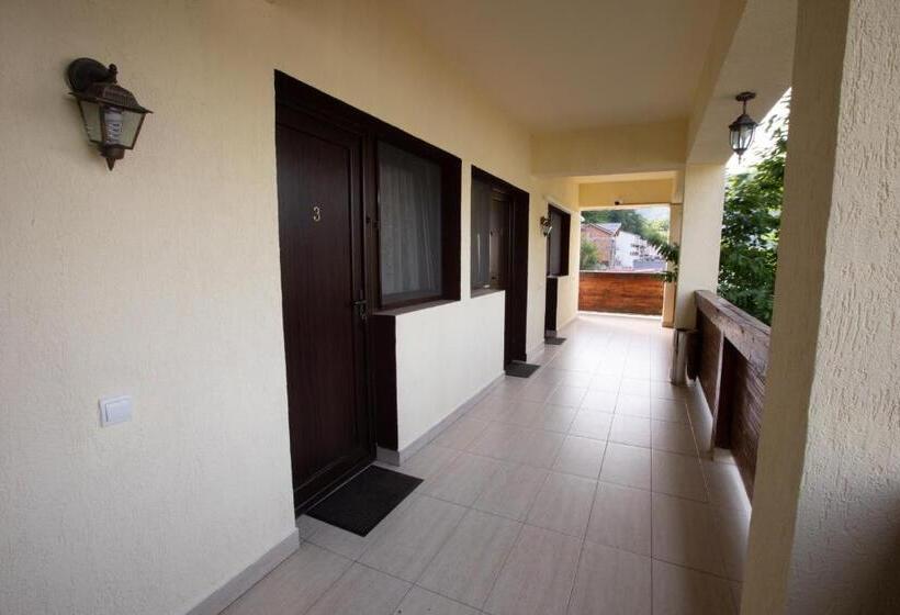 پانسیون Casa Camelia