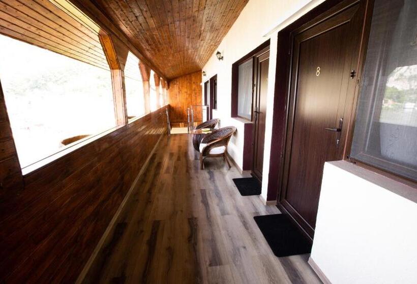 پانسیون Casa Camelia