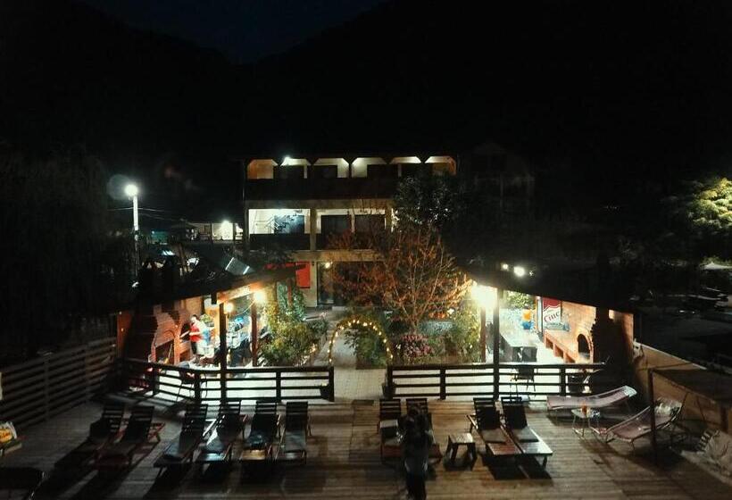 پانسیون Casa Camelia