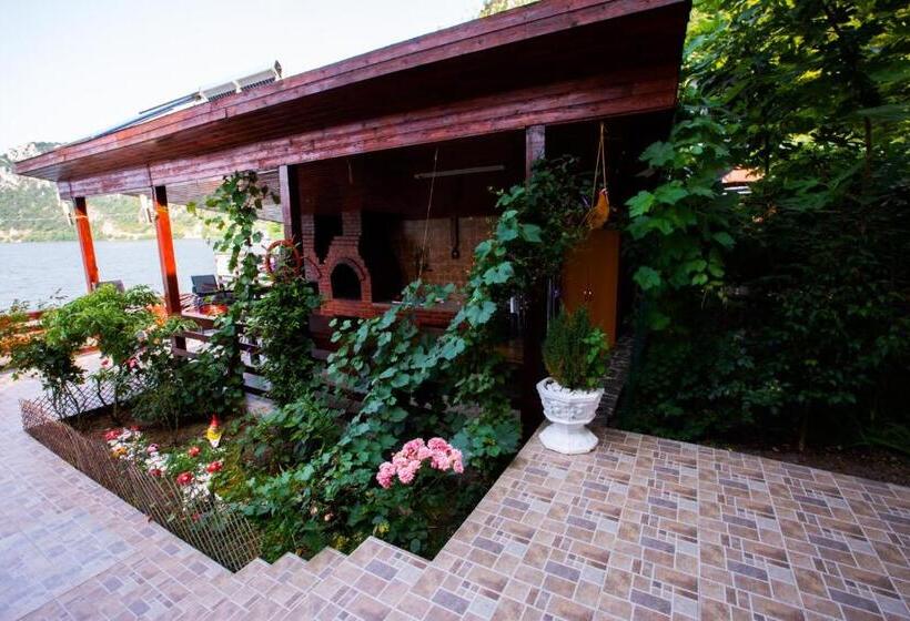 پانسیون Casa Camelia