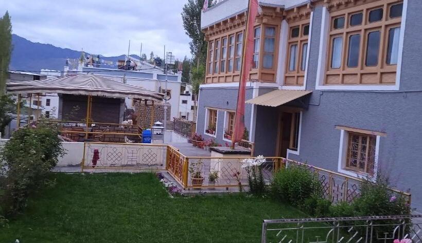 Majatalo Chandan Guest House