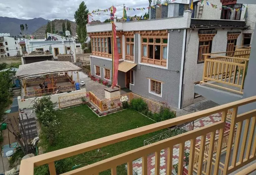 پانسیون Chandan Guest House