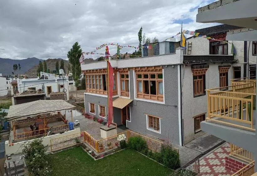 پانسیون Chandan Guest House
