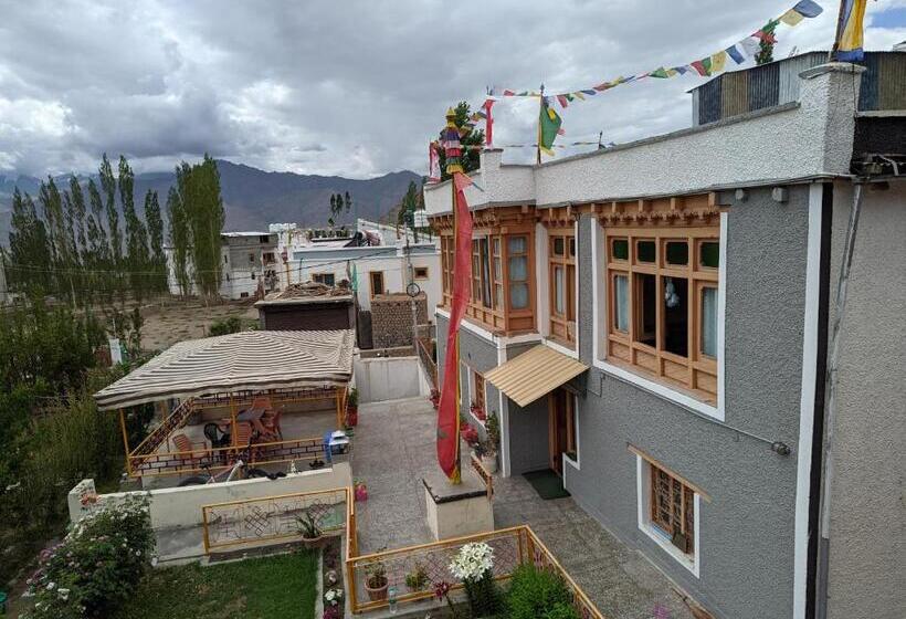 Majatalo Chandan Guest House