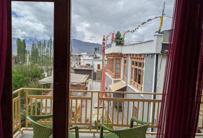 Majatalo Chandan Guest House