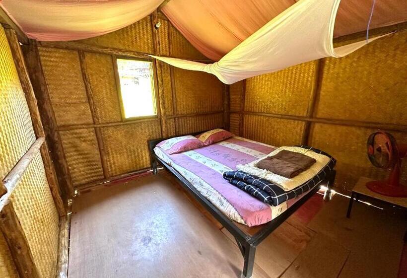 פנסיון Twin Hut