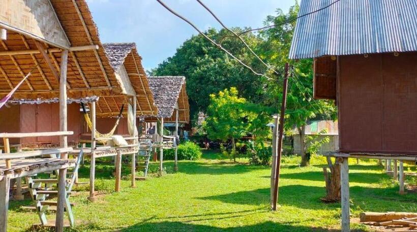 פנסיון Twin Hut