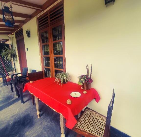 פנסיון Villa Kubura Mirissa