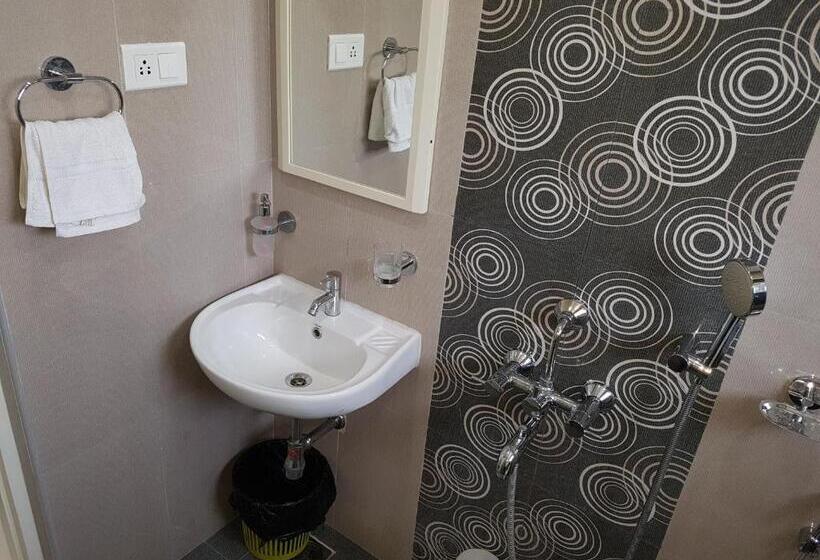 R Hotels Rithikha Inn Porur