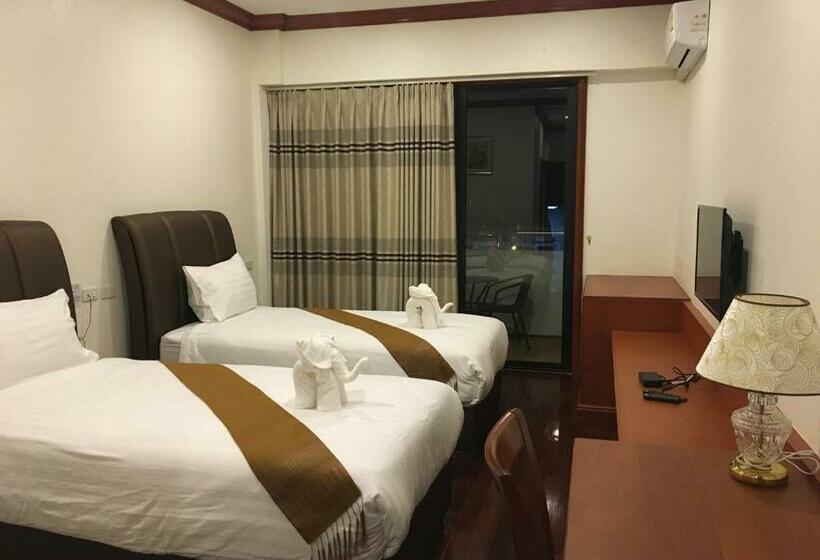 בית מלון כפרי Nakhone Champa