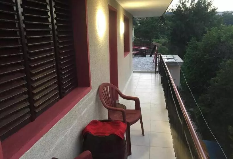 پانسیون Surf House Villa Rose I Po3a L