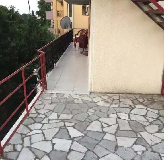 پانسیون Surf House Villa Rose I Po3a L