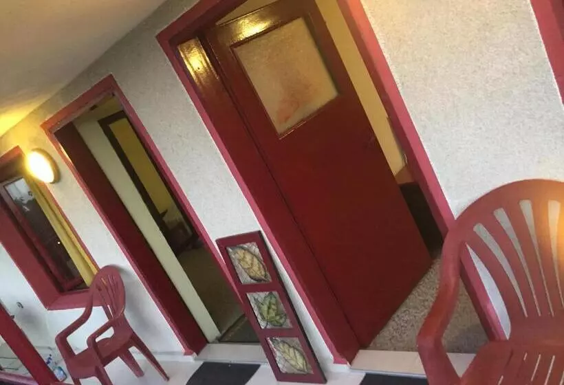 پانسیون Surf House Villa Rose I Po3a L