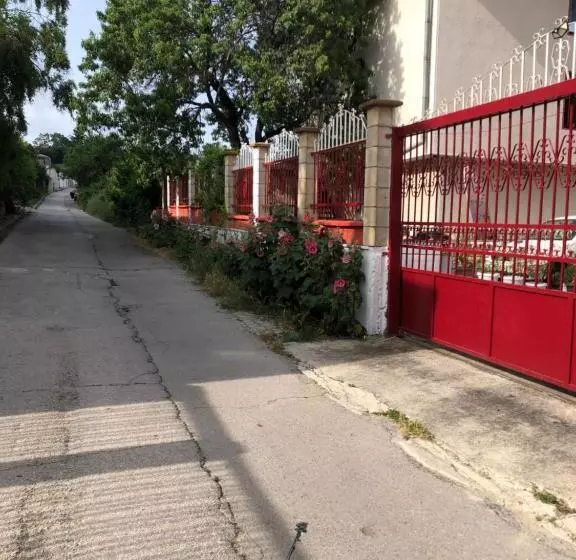 پانسیون Surf House Villa Rose I Po3a L