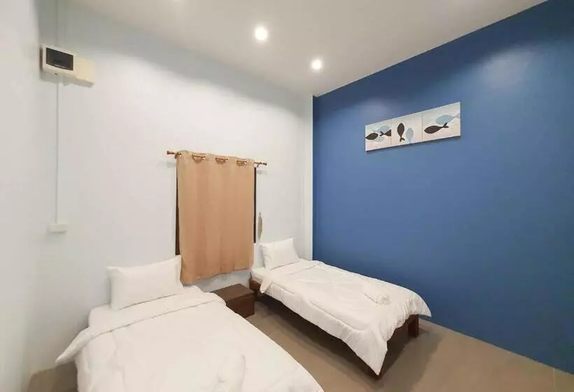 We Hostel Khaolak