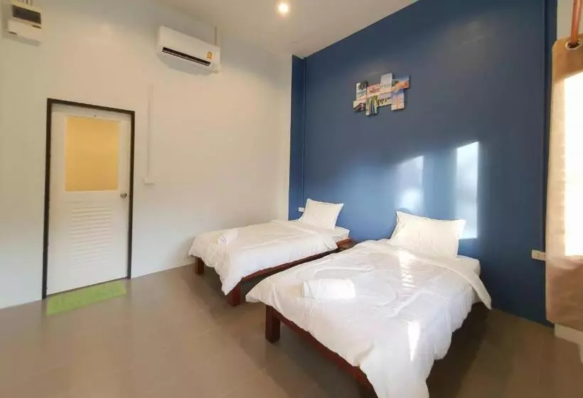 We Hostel Khaolak
