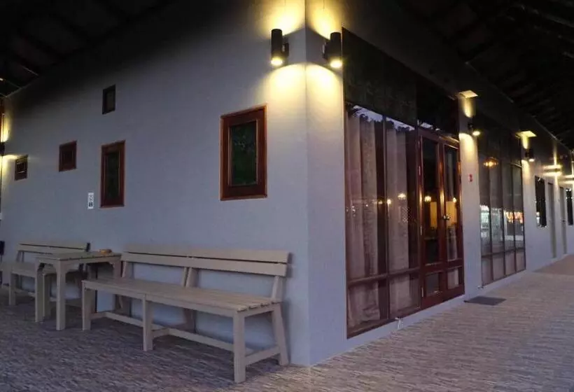 We Hostel Khaolak