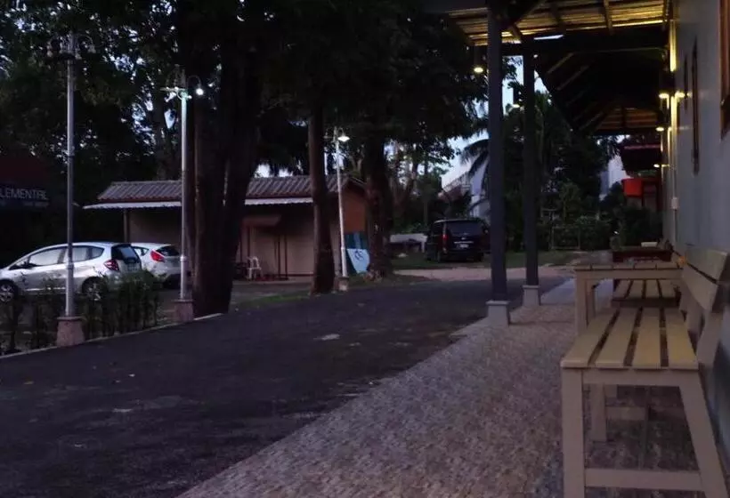 We Hostel Khaolak