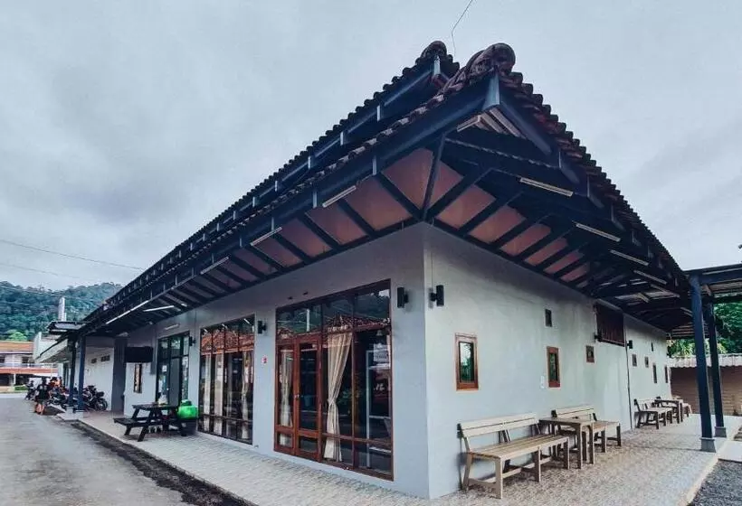 We Hostel Khaolak
