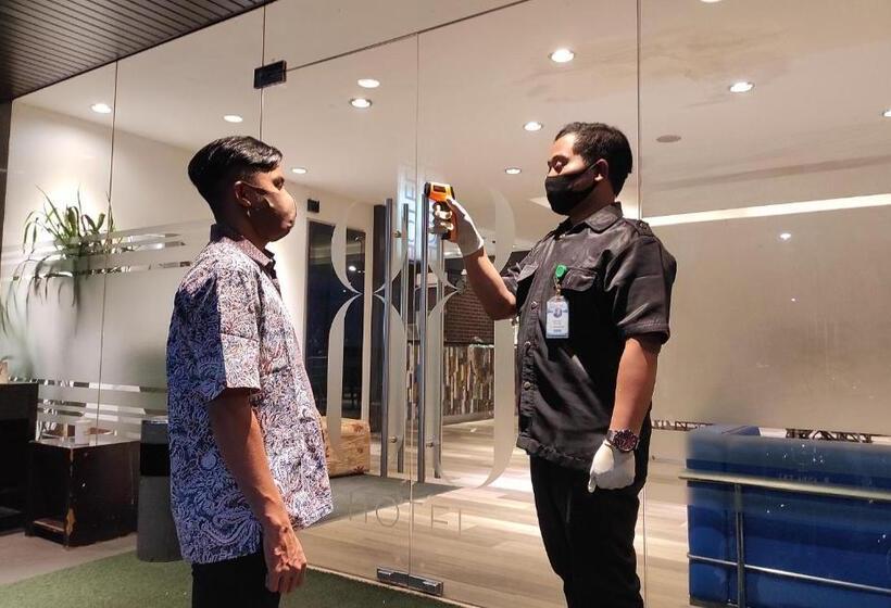 Отель 88 Mangga Besar Raya 120 Jakarta By Wh