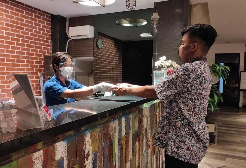 Отель 88 Mangga Besar Raya 120 Jakarta By Wh