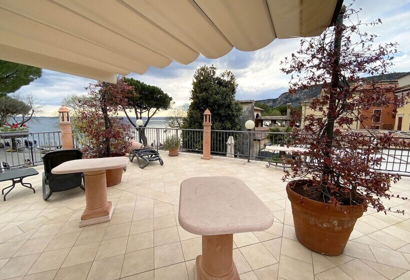 בית מלון כפרי Astoria