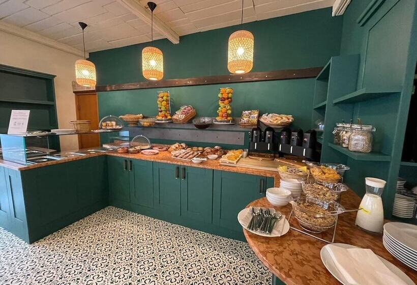 בית מלון כפרי Astoria