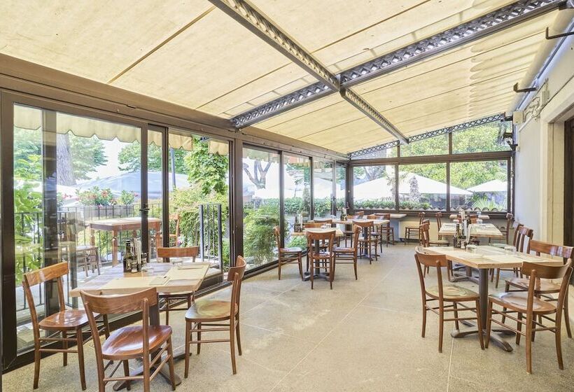 בית מלון כפרי Astoria