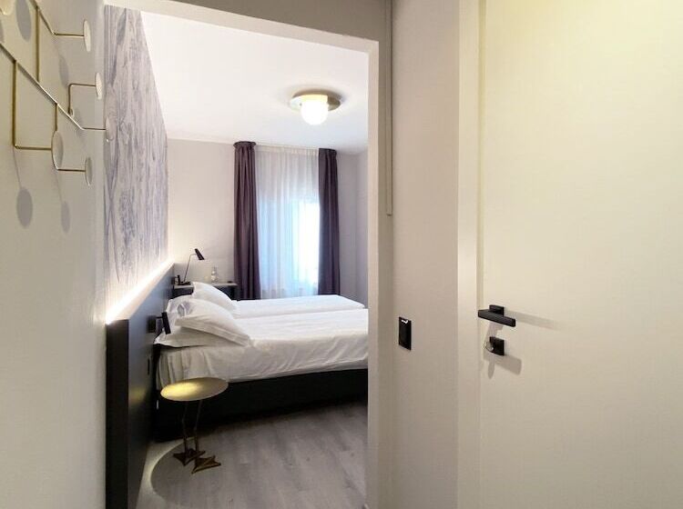 בית מלון כפרי Astoria