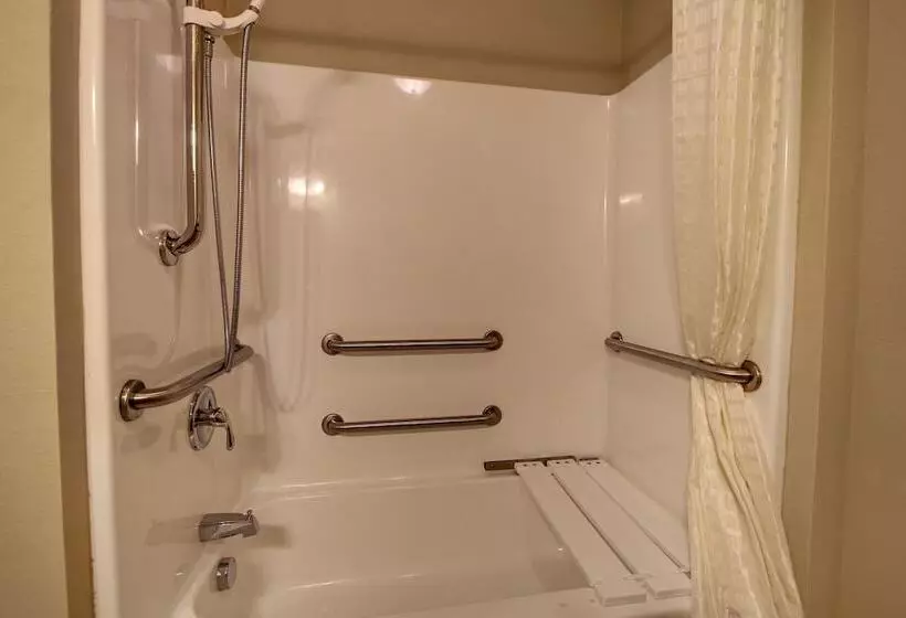 Cobblestone Hotel & Suites   Newton