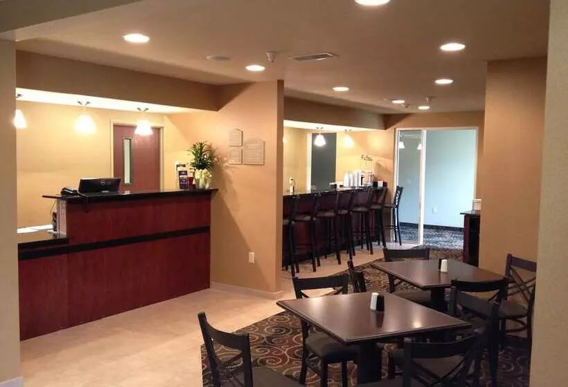 Cobblestone Hotel & Suites   Newton