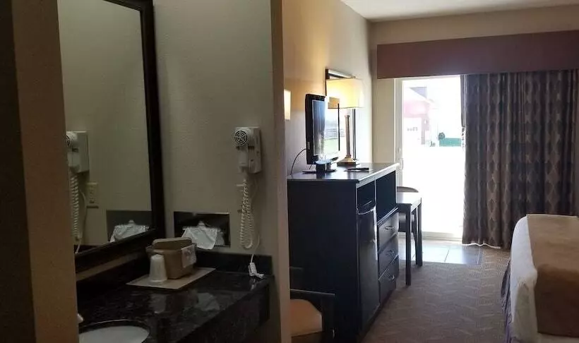 Hôtel Cobblestone Inn & Suites  Lake View