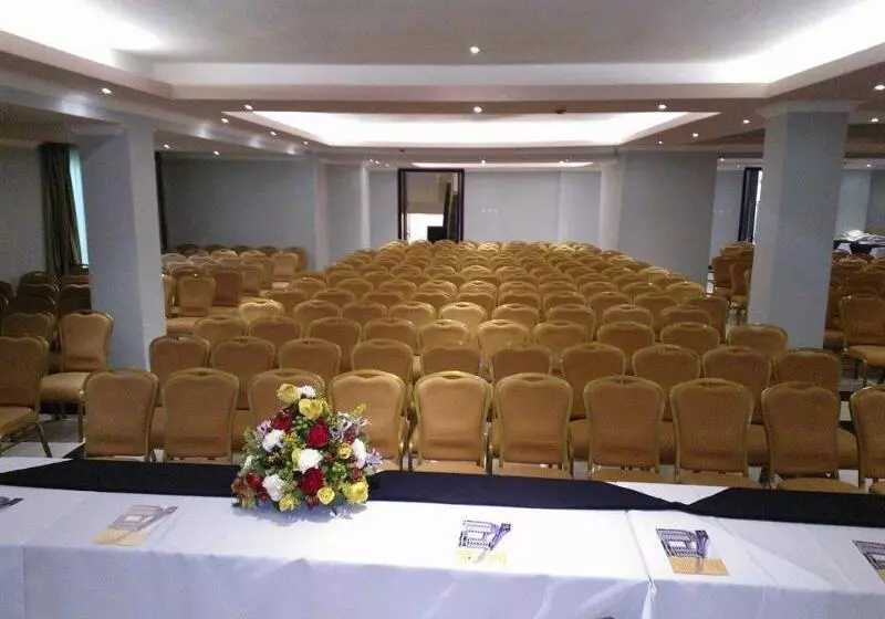 هتل Elilly International