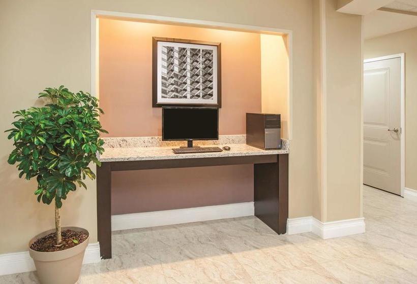 酒店 La Quinta Inn & Suites By Wyndham Far Rockaway