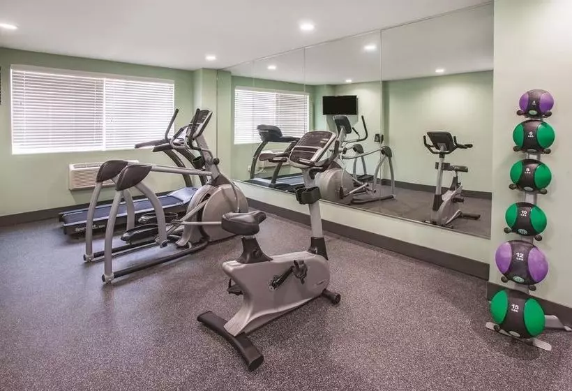 酒店 La Quinta Inn & Suites By Wyndham Far Rockaway