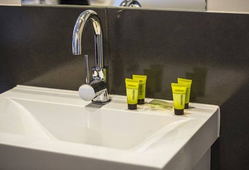 בית מלון כפרי Nightcap At Rose & Crown