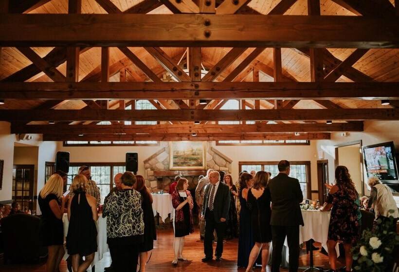 فندق Rockwell Lake Lodge