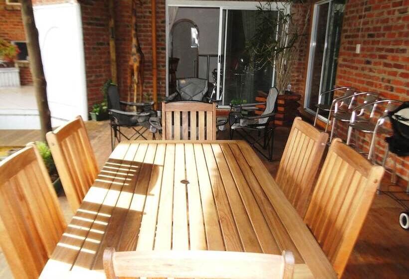 تختخواب و صبحانه Bluewater Beach Accommodation