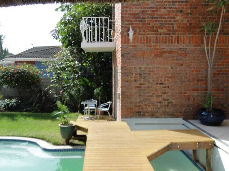 تختخواب و صبحانه Bluewater Beach Accommodation