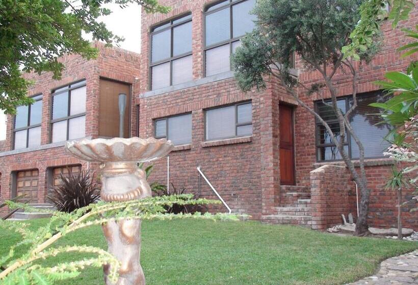 تختخواب و صبحانه Bluewater Beach Accommodation