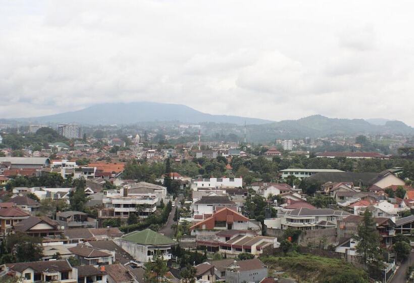 Amaris Hotel Setiabudhi   Bandung