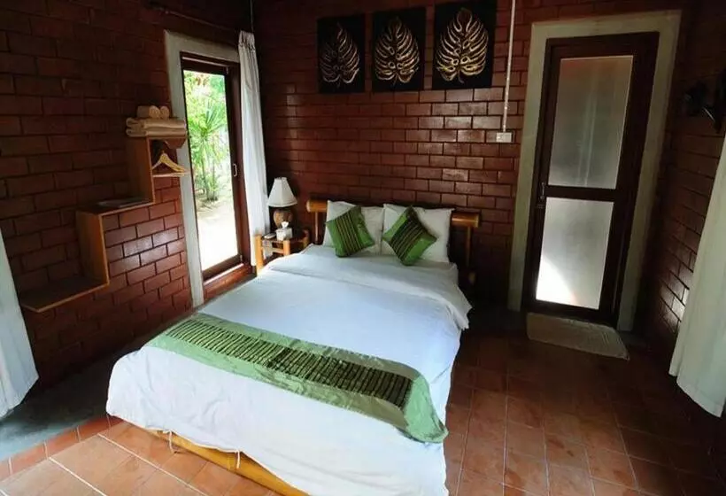 Hotelli Rachavadee Bankrut Resort