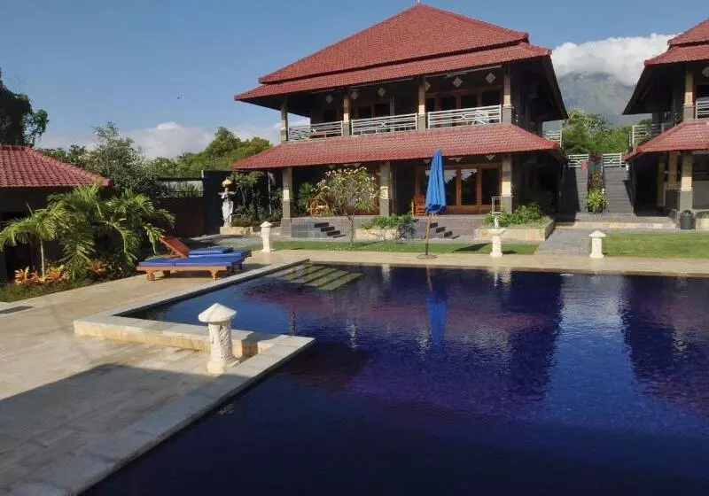 Lomakeskus Tulamben Wreck Divers